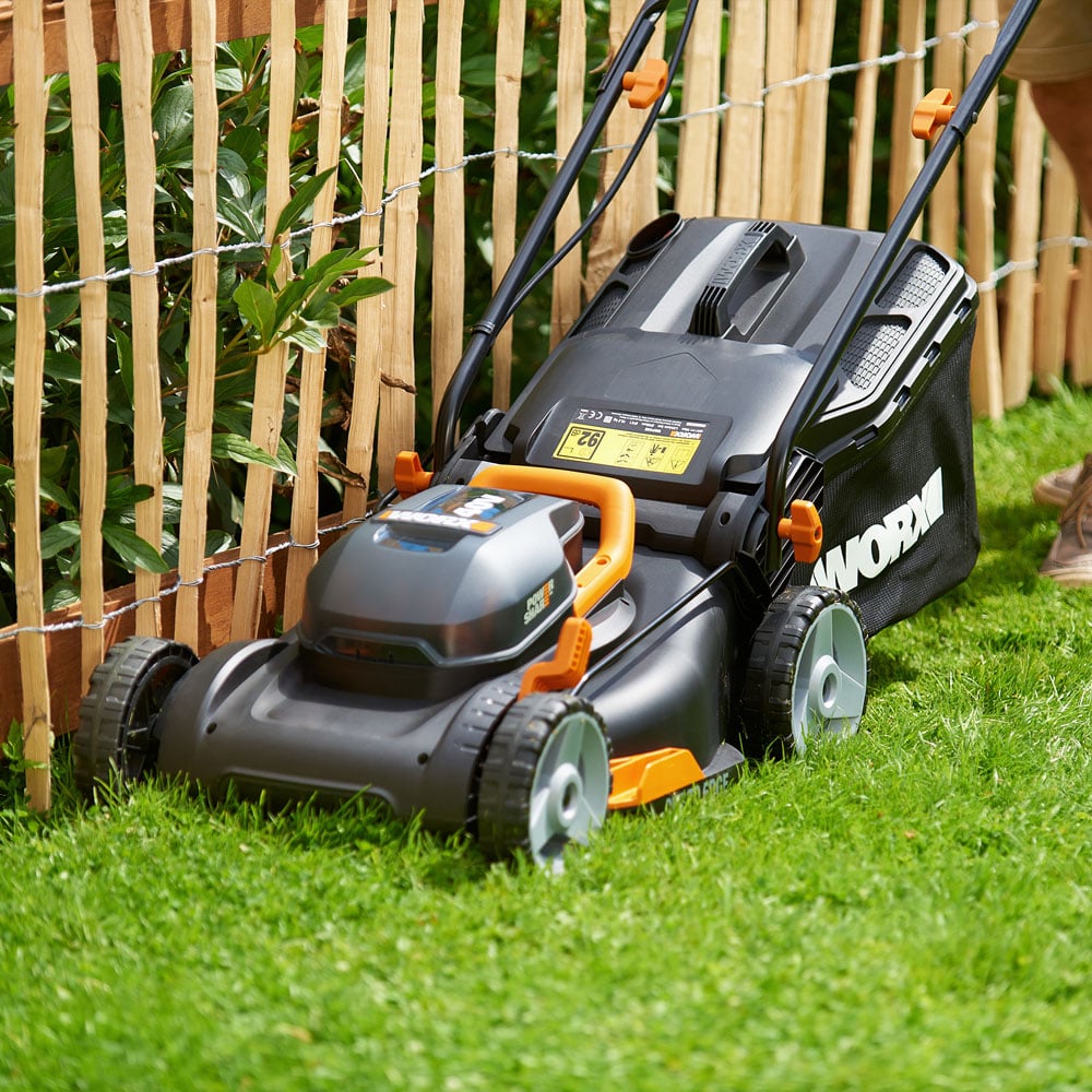 Worx WG743E.1 40V Cordless 40cm Lawn Mower with Batteries and Charger Image 4