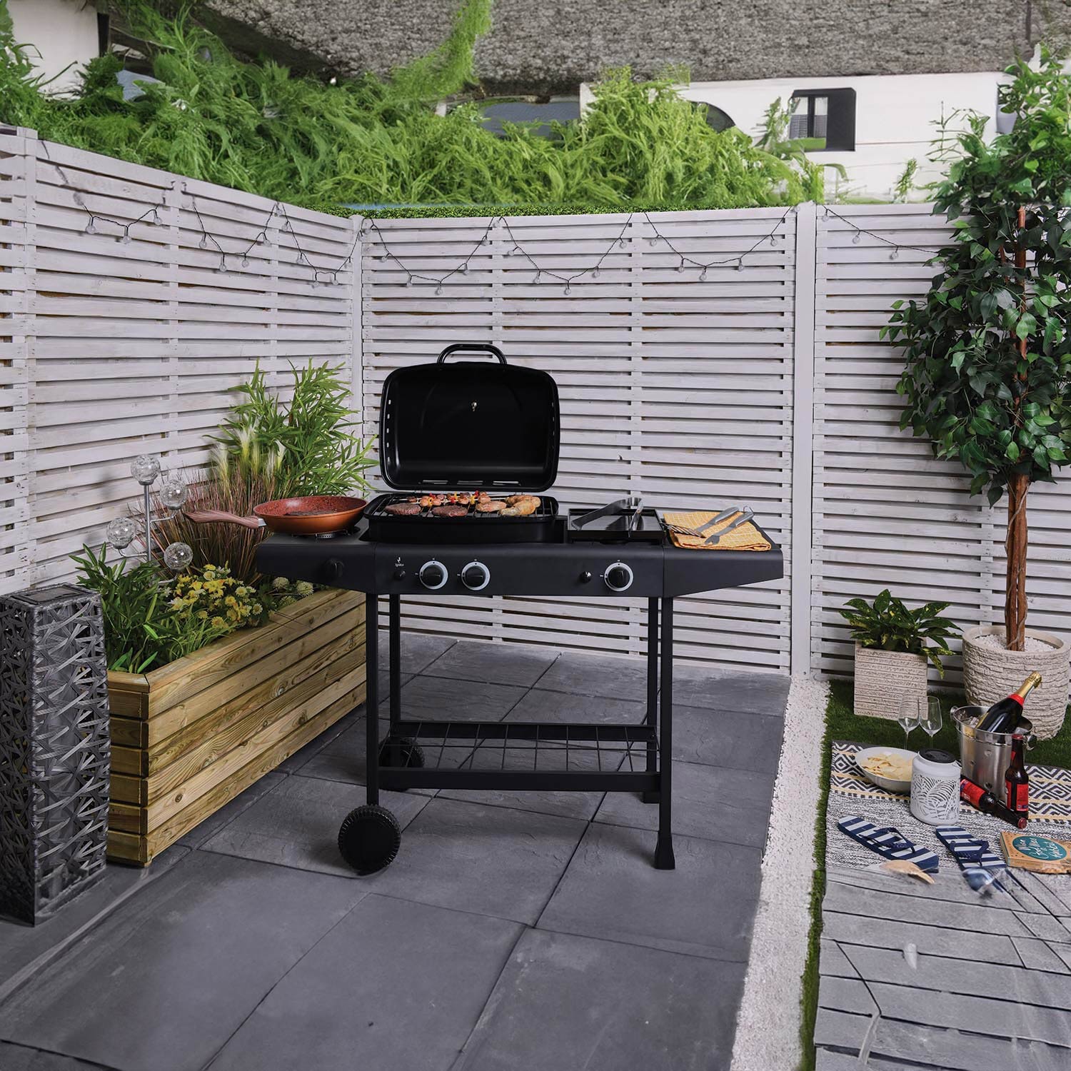 Augusta 2 Burner And 2 Side Burner BBQ Image 2