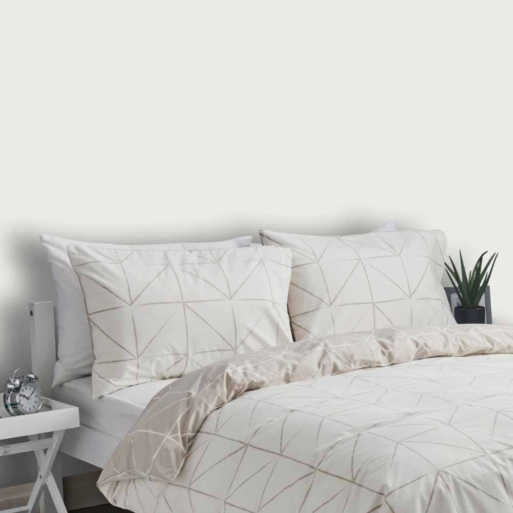 Wilko Walls & Ceilings Chalk White Silk Emulsion Paint 2.5L Image 5