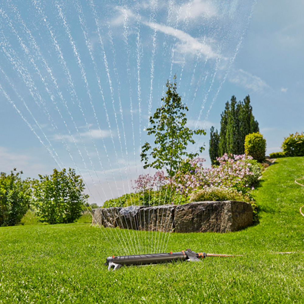 Gardena AquaZoom Oscillating Sprinkler with Free Connector Image 2
