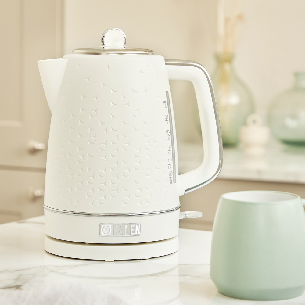 Haden Starbeck 1.7L Ivory Kettle Image 2