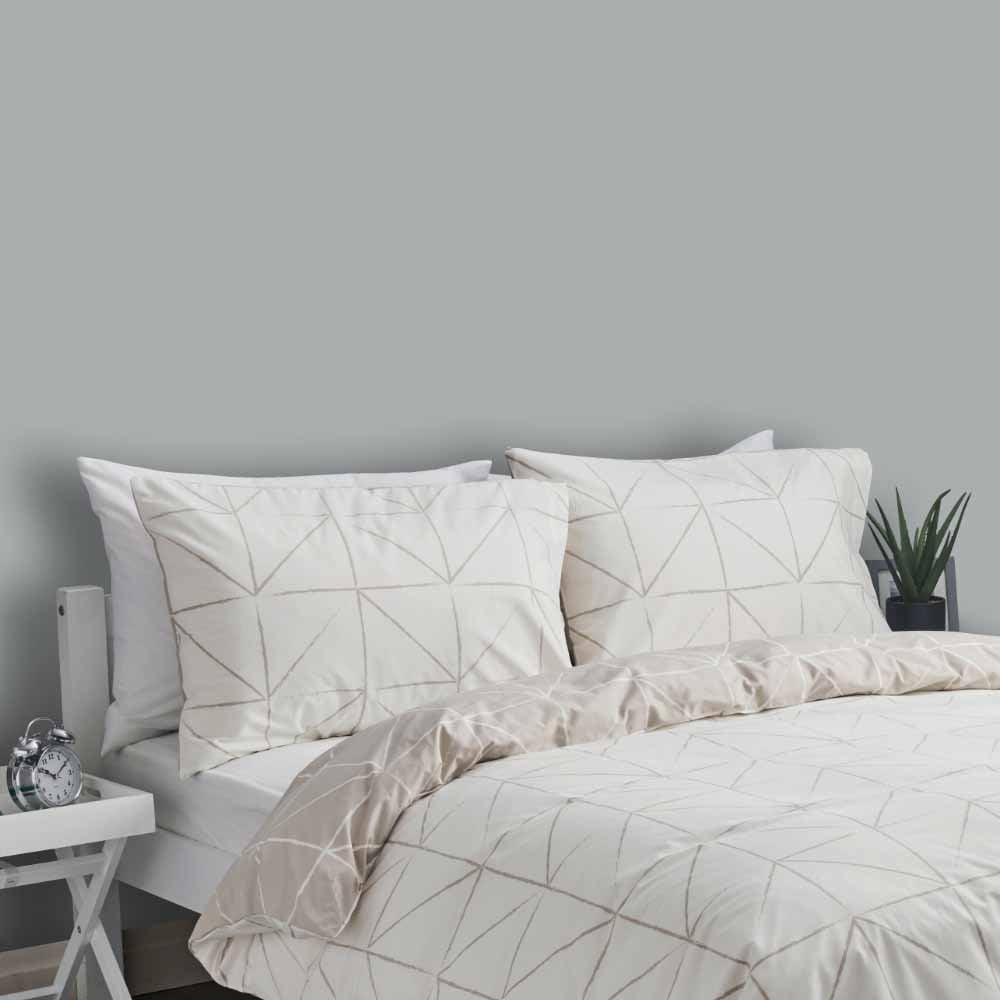 Wilko Walls & Ceilings Touch of Silver Matt Emulsion Paint 2.5L Image 5