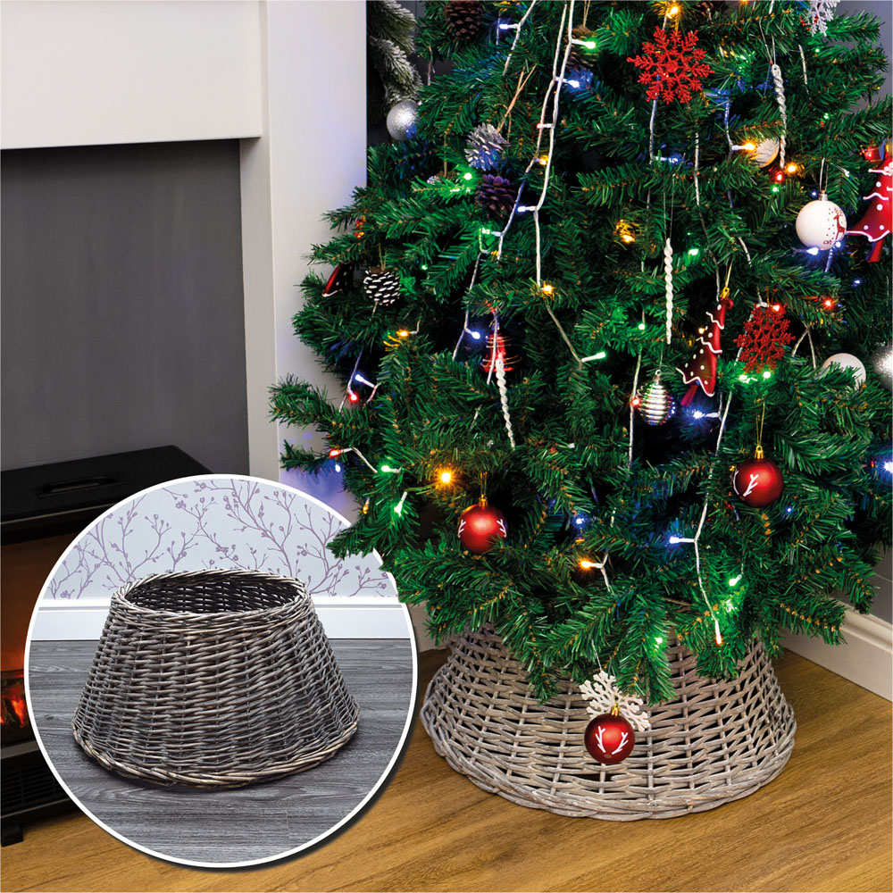 St Helens Small Wicker Christmas Tree Skirt Image 6
