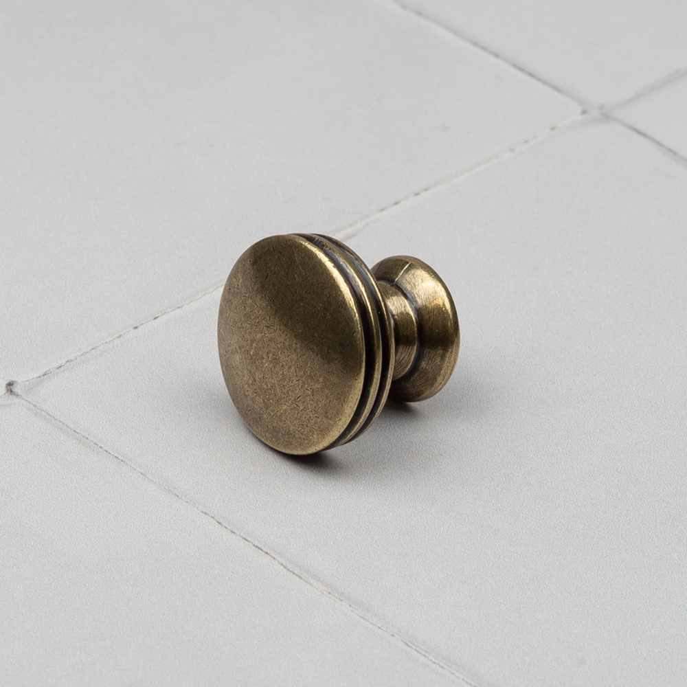 Handle & Home Antique Brass Round Rose Design Cupboard Knob 30mm Image 4