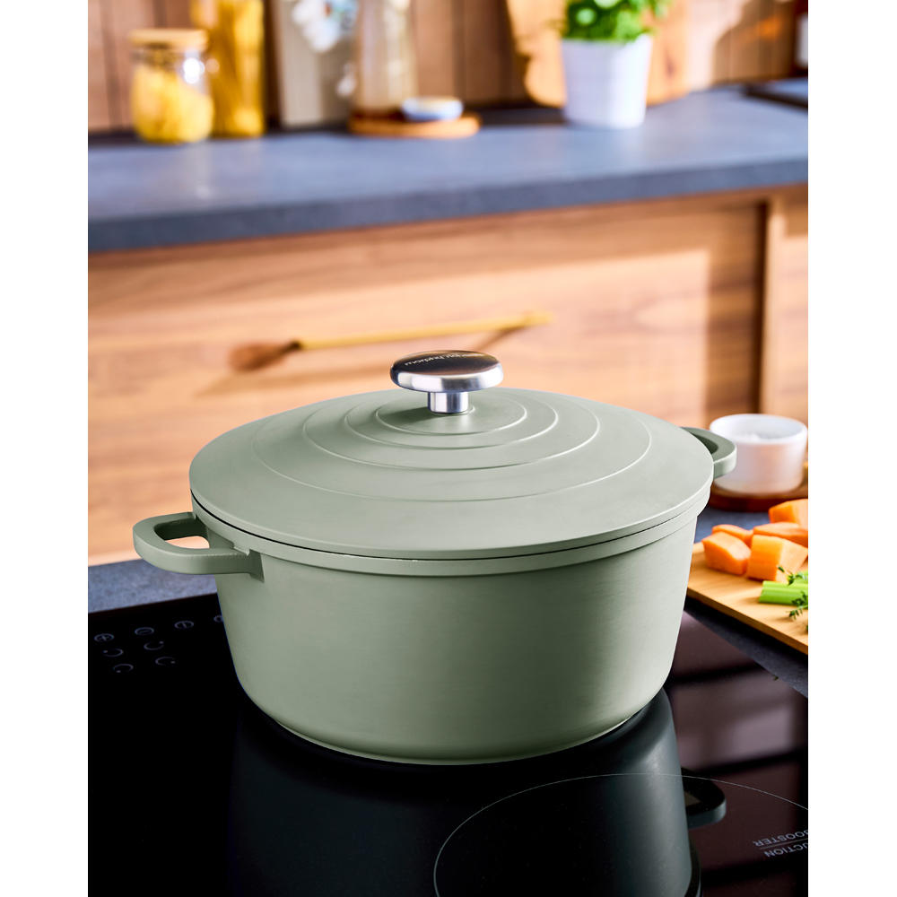 Morphy Richards 24cm 4.1L Green Cast Aluminium Casserole Dish Image 4