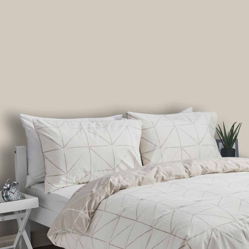 Wilko Walls & Ceilings Gentle Taupe Silk Emulsion Paint 2.5L Image 5