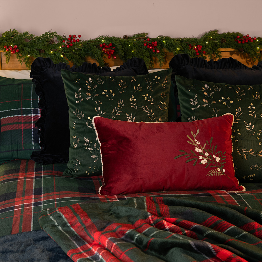 Tartan Check Friends and Family Throw Image 2