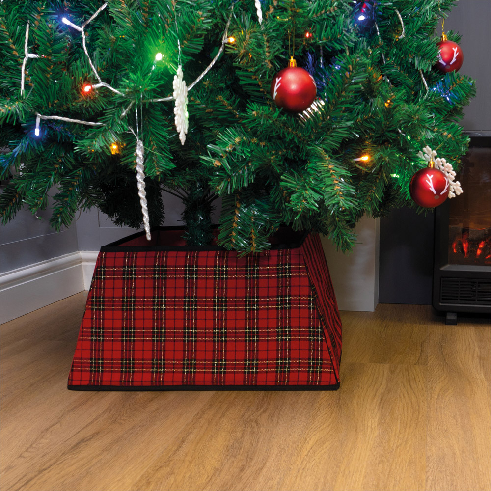 St Helens Black and Red Chequered Christmas Tree Skirt Image 3
