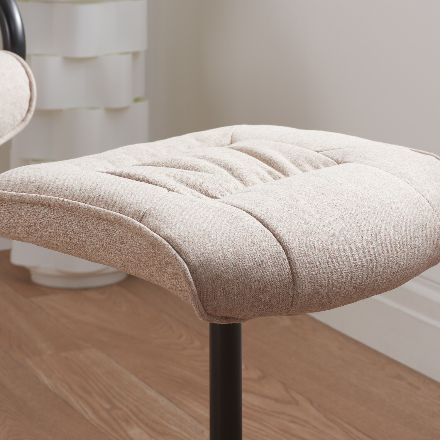 Memphis Swivel Chair Wheat Image 10