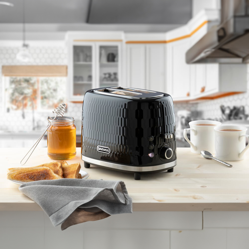 Daewoo Honeycomb Black 2 Slice Toaster Image 2