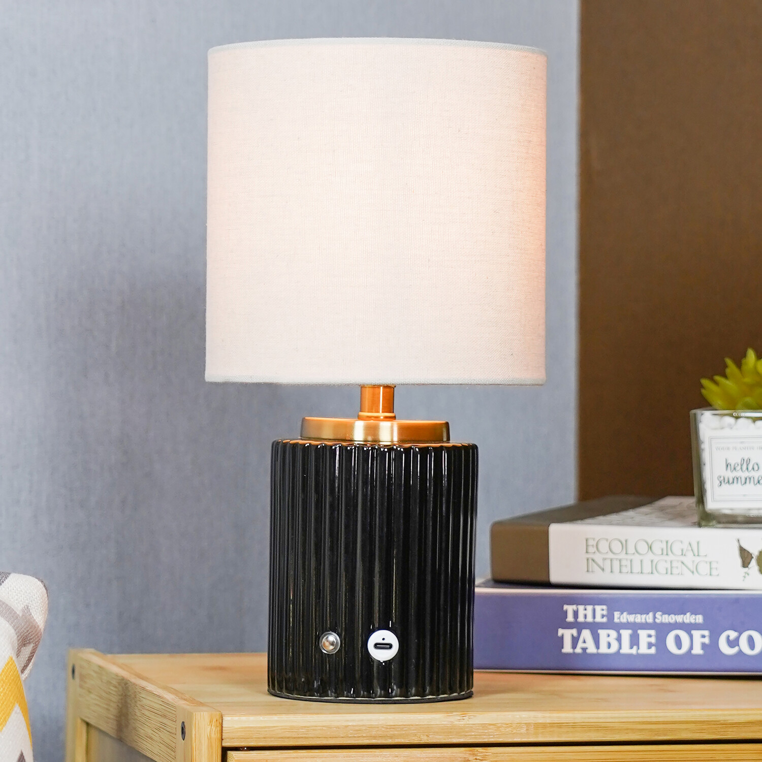 Arcadian Rechargeable Lamp Image 4