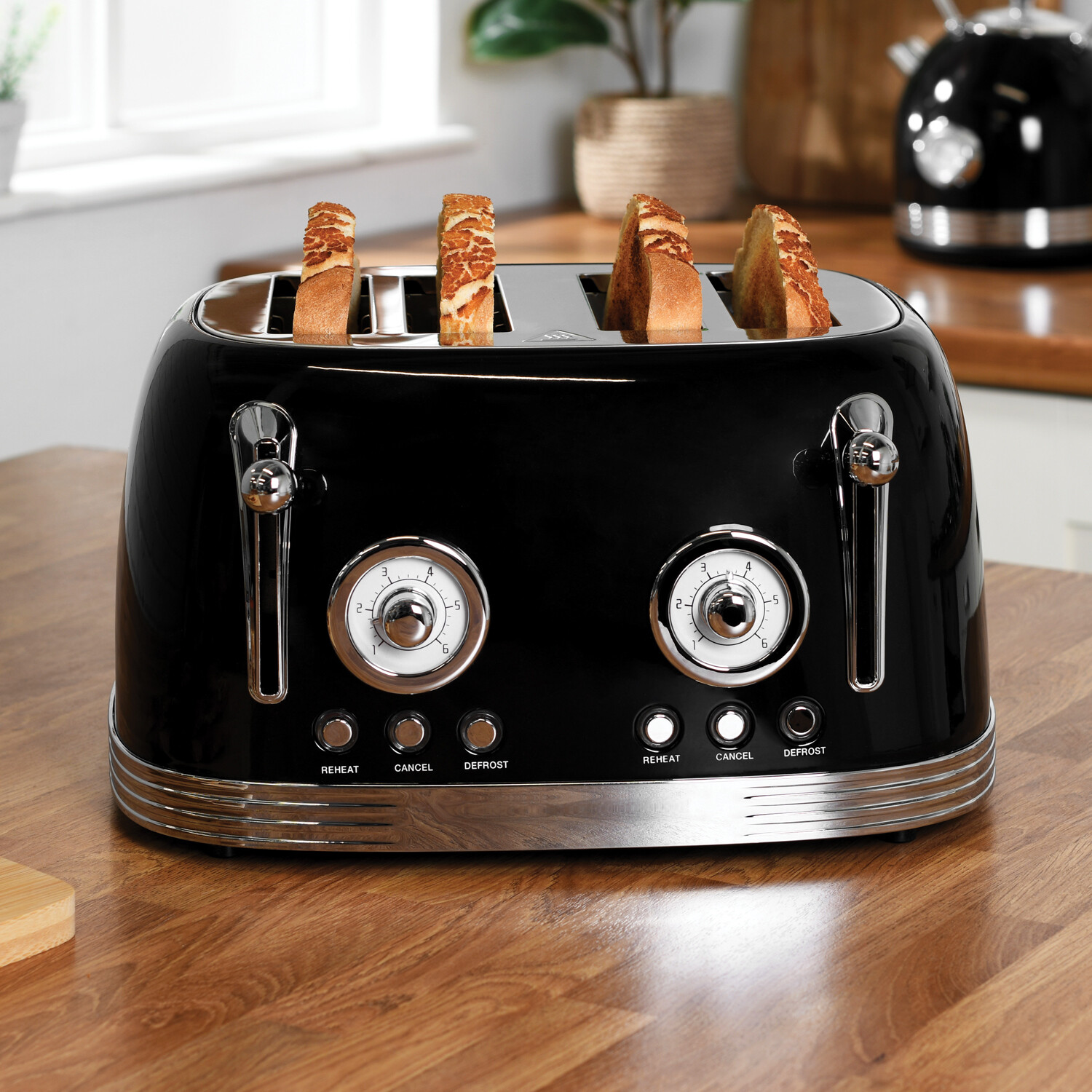 Retro 4 Slice Toaster Black Image 2