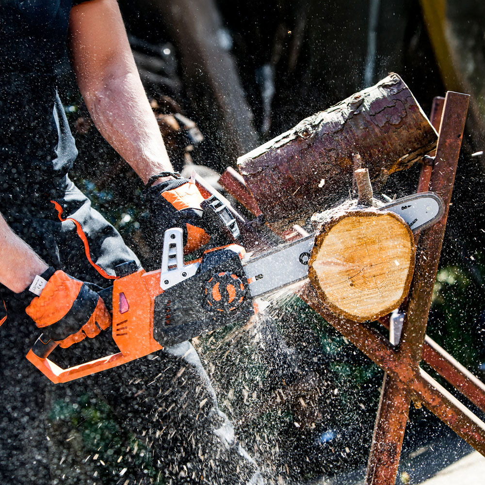 Yard Force LS C35C-UK 40V 35cm Bar Cordless Chainsaw Image 7