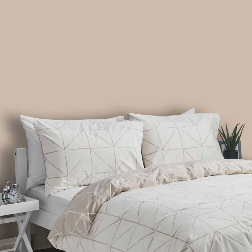 Wilko Walls & Ceilings Oatmeal Silk Emulsion Paint 2.5L Image 5