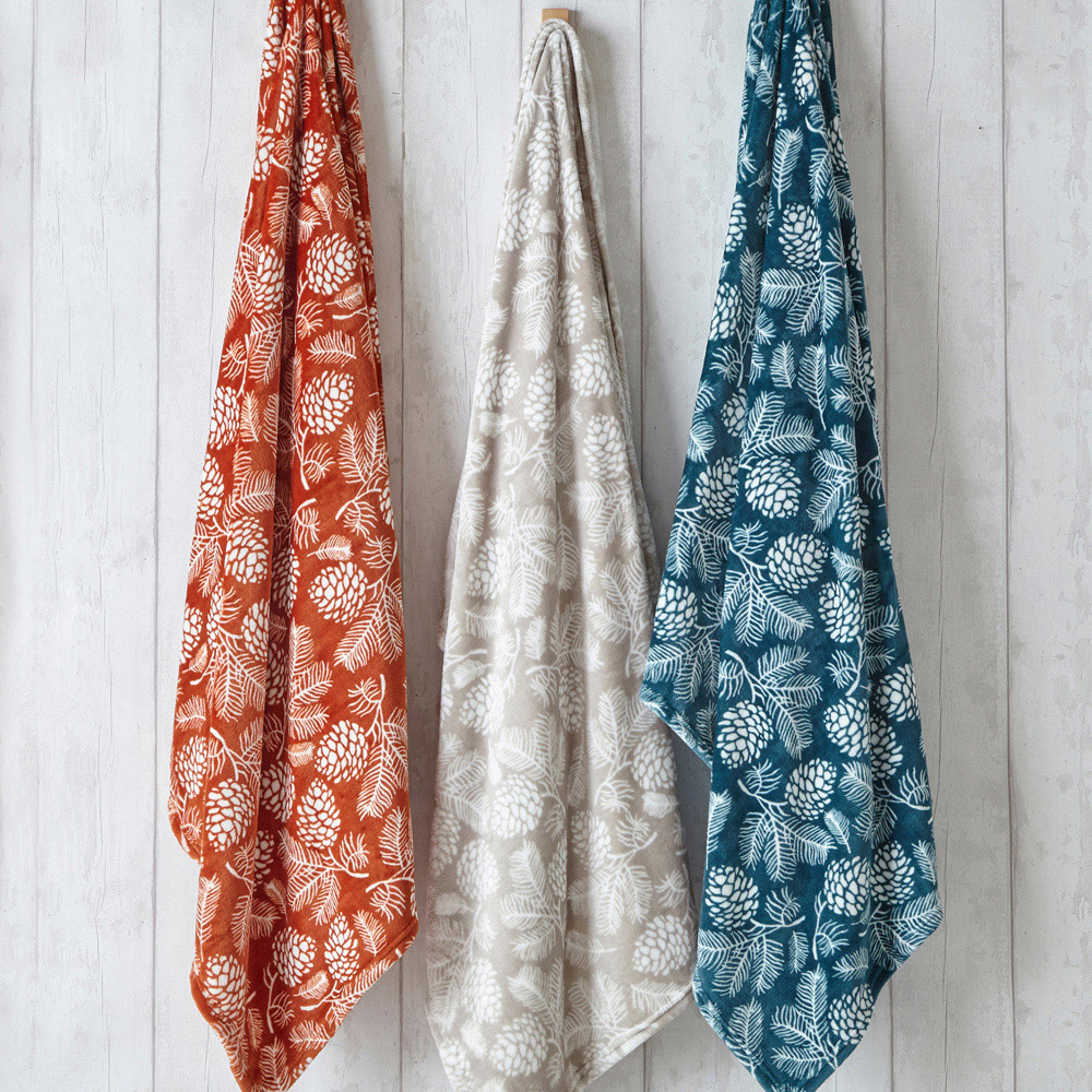 furn. Irwin Stone Woodland Fleece Throw 140 x 180cm Image 4