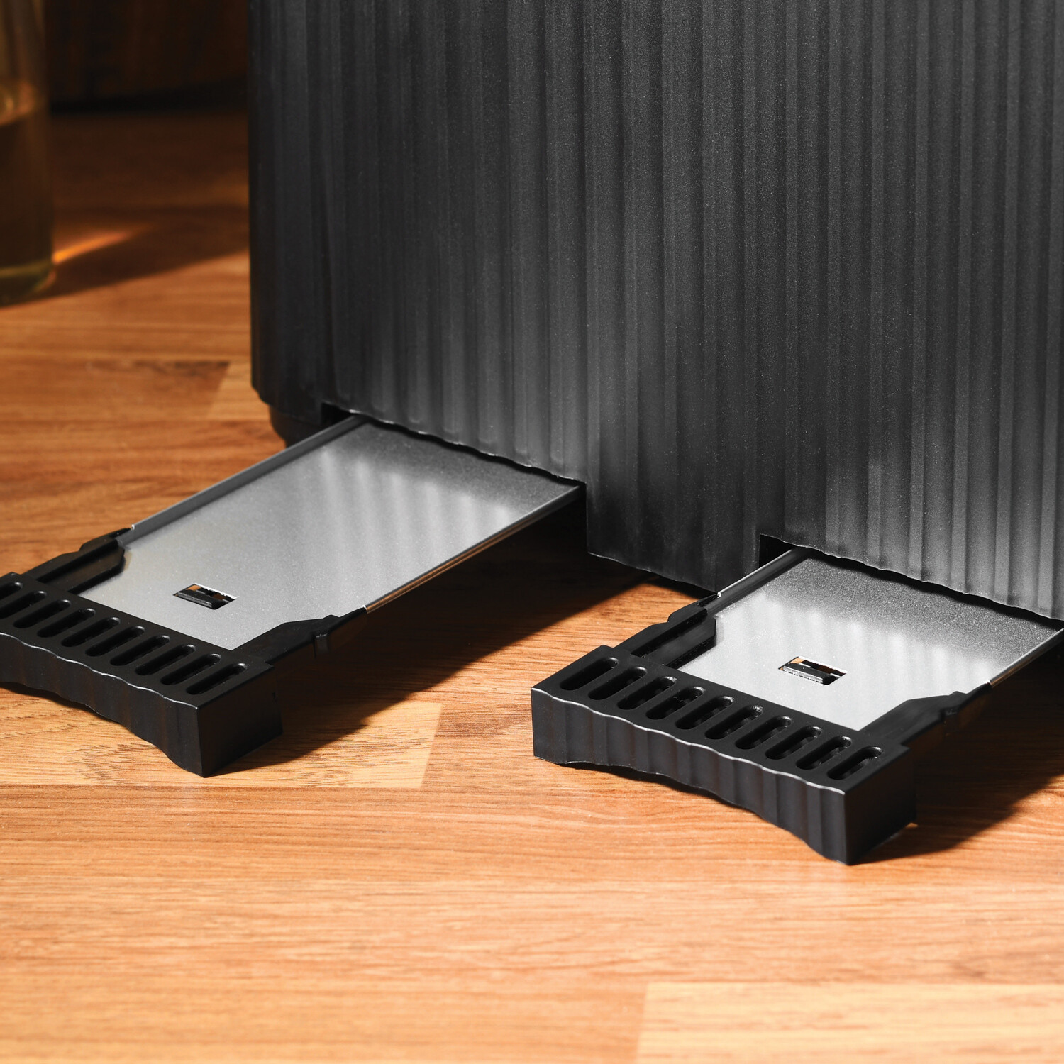 Kitchen Master 4 Slice Toaster  - Black Image 4