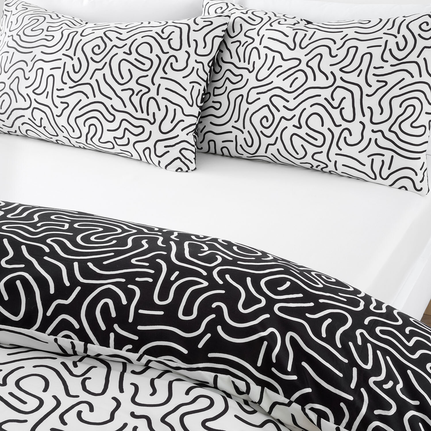Berlin Doodle Duvet Set - White and Black / King Image 3