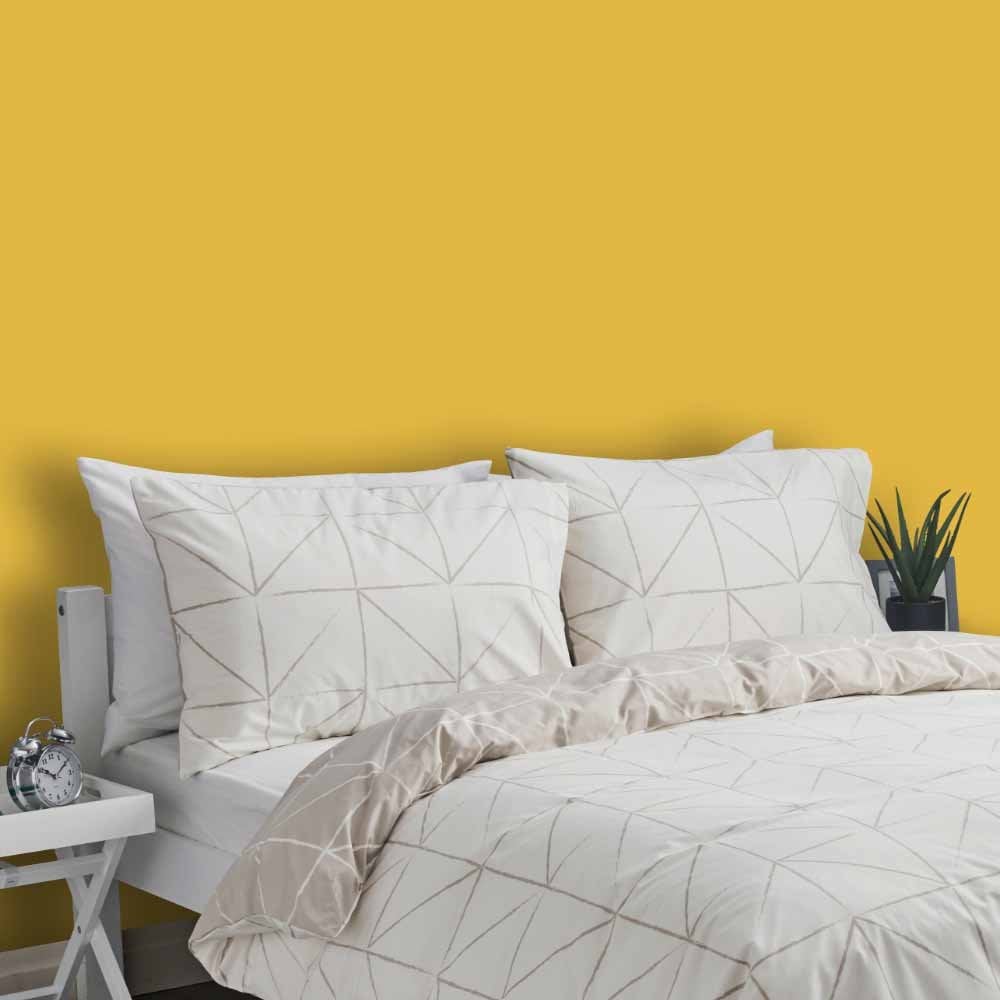 Wilko Walls & Ceilings Bumble Bee Matt Emulsion Paint 2.5L Image 5