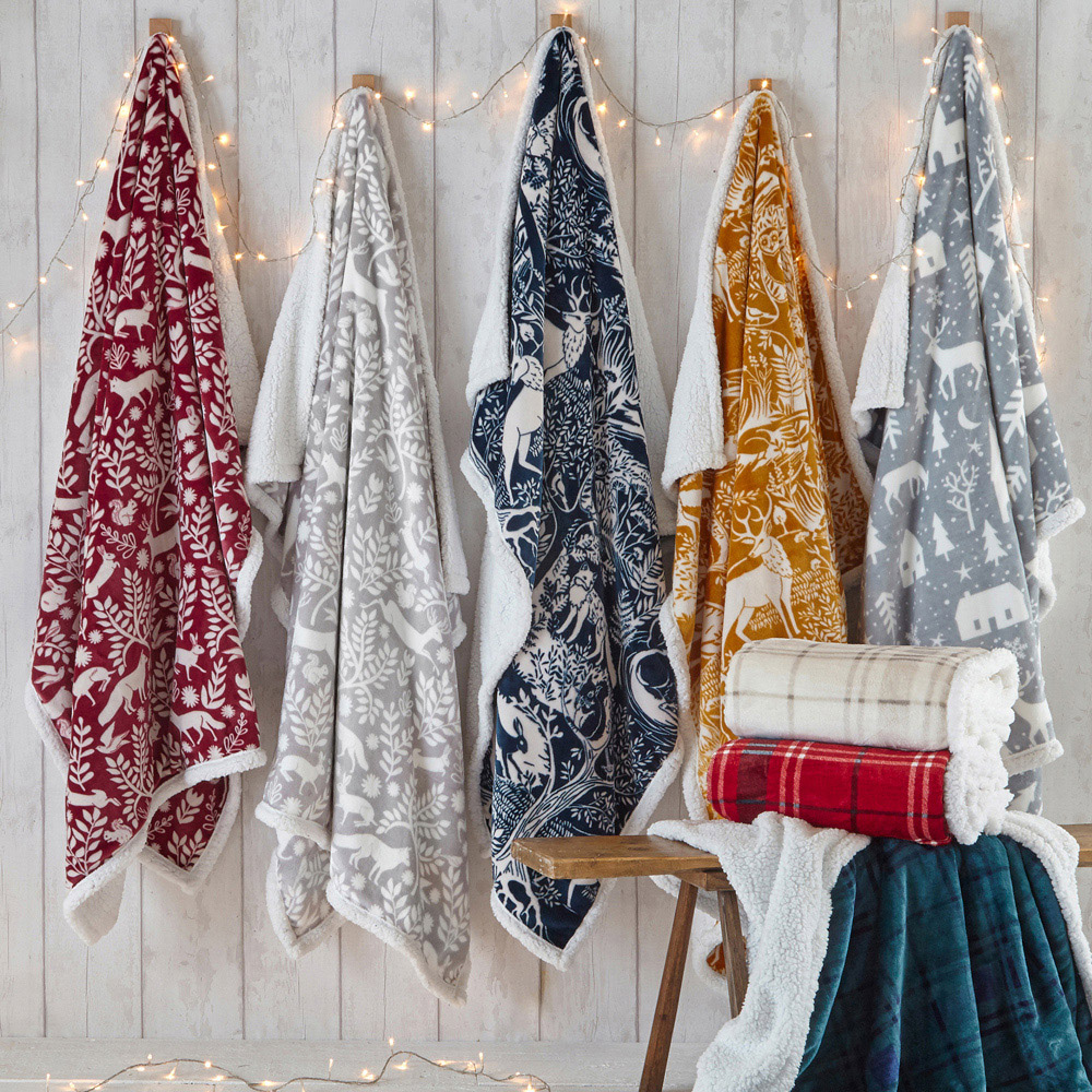 furn. Scandi Berry Woodland Fleece Throw 130 x 150cm Image 5