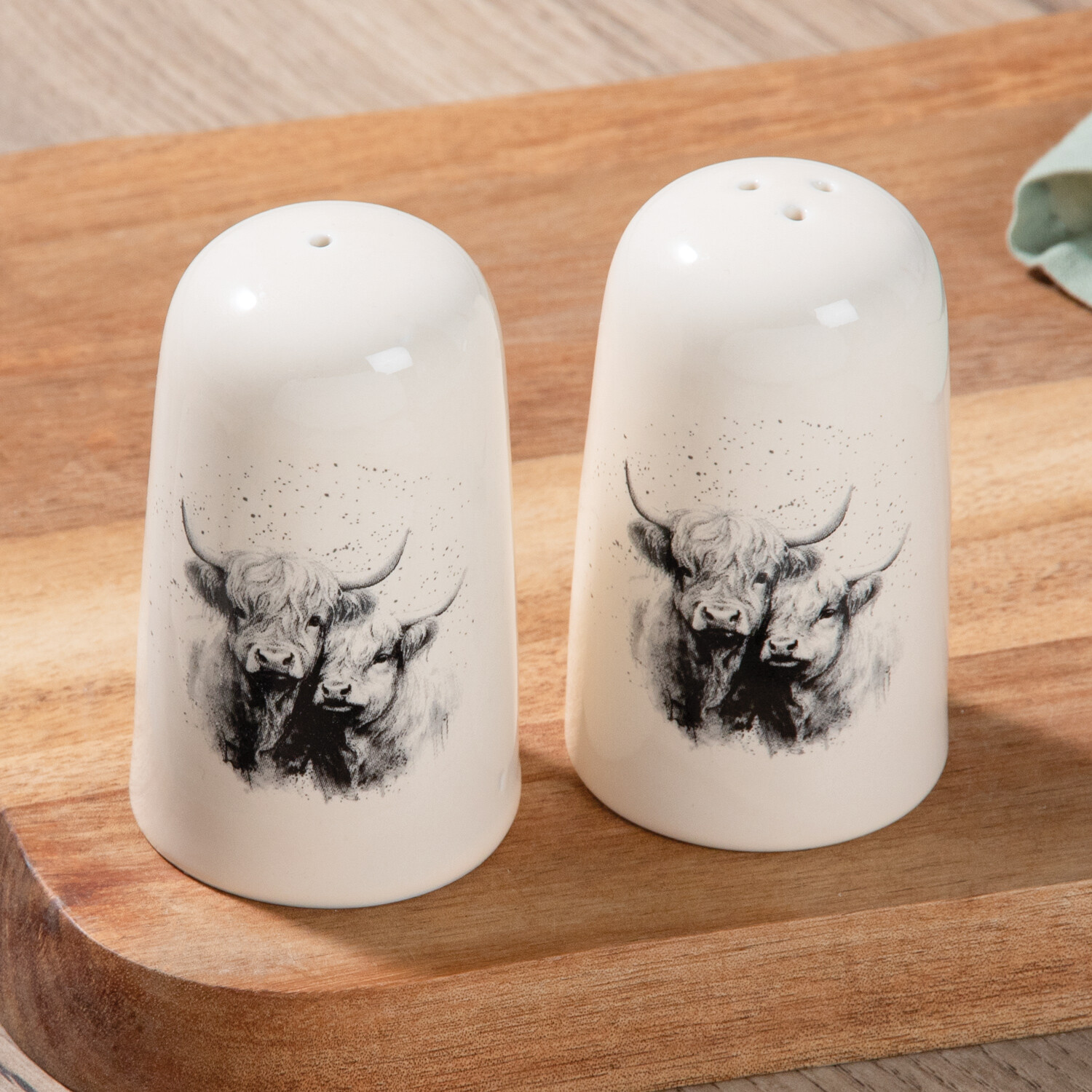 Highland Cow Salt and Pepper Shaker Set Cream Image 2