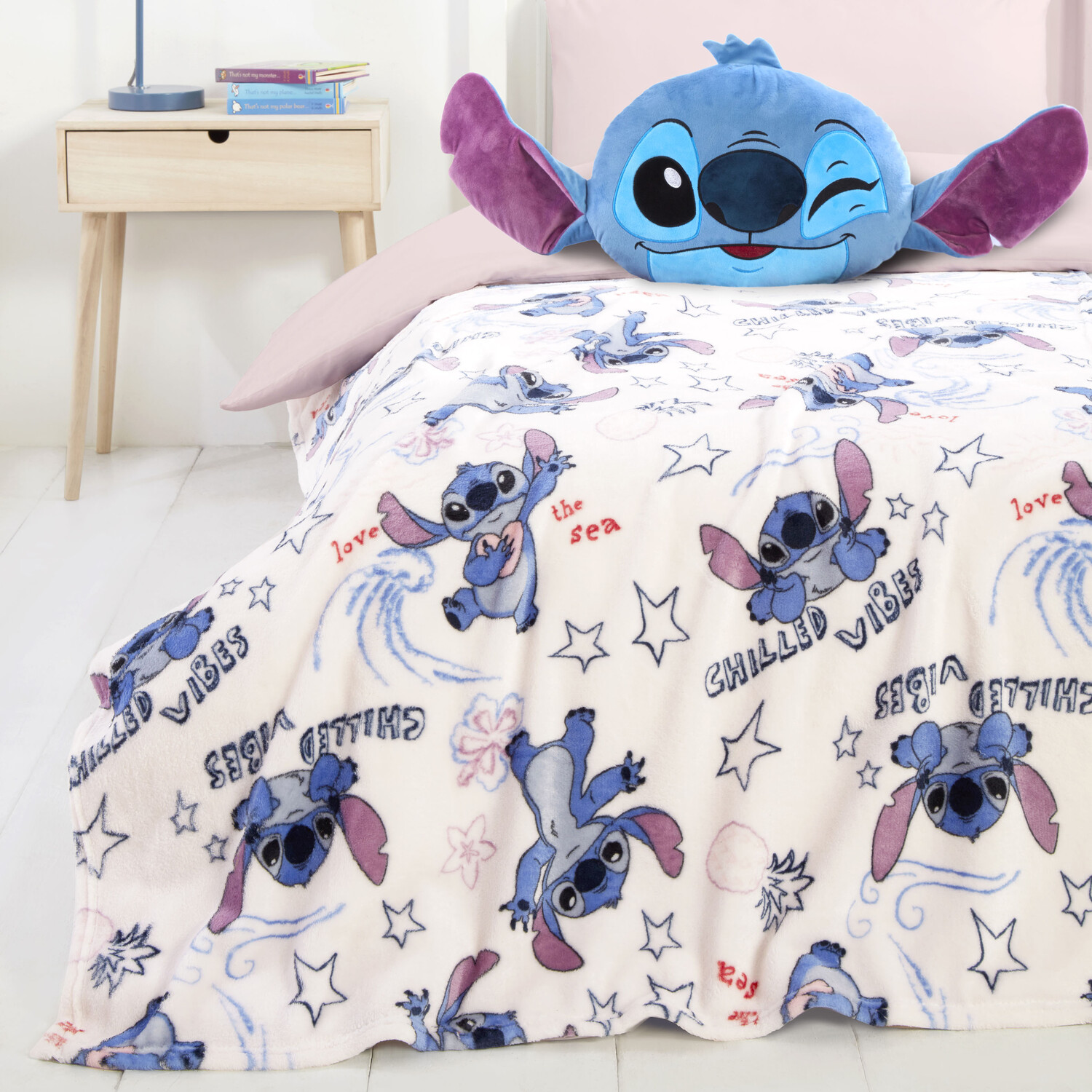 Stitch Chilled Vibes Throw White and Blue Image 2