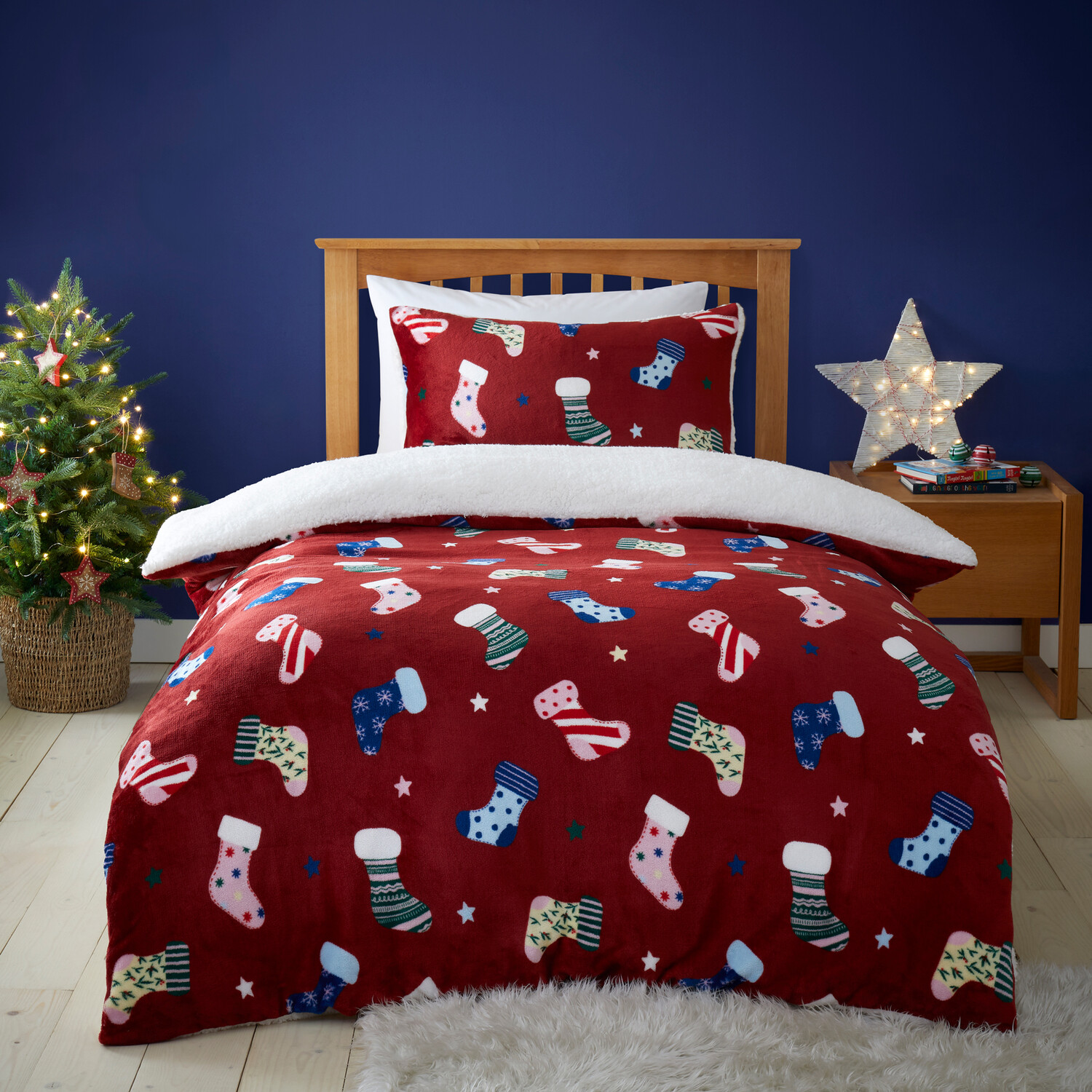 Christmas Stockings Fleece Duvet Set Red Single Image 1