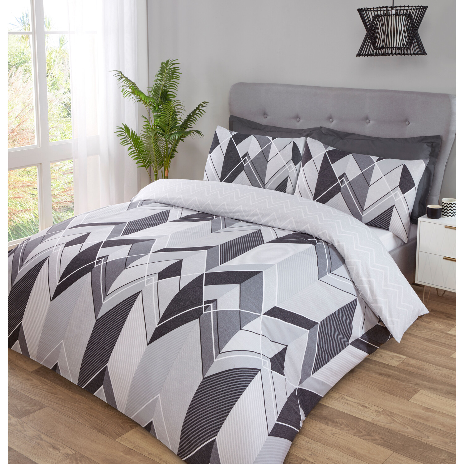 My Home Double Monochrome Chevron Duvet Cover and Pillowcase Set Image 3