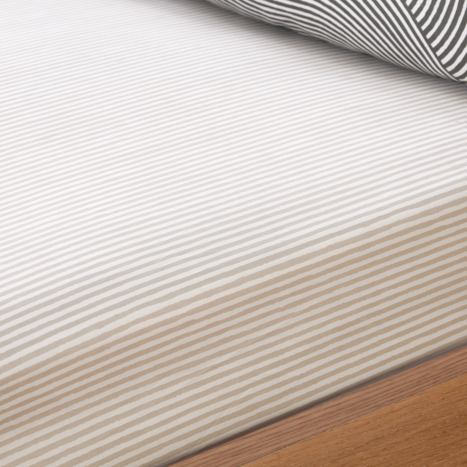 Elements Reversible Bedding SetBlackDouble Image 3