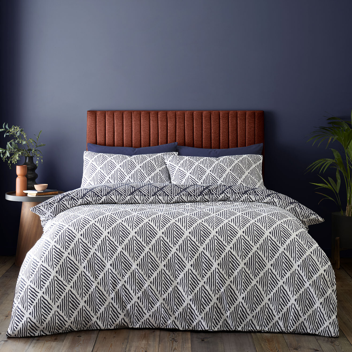 Artemis Duvet Set - Navy / Single Image 2