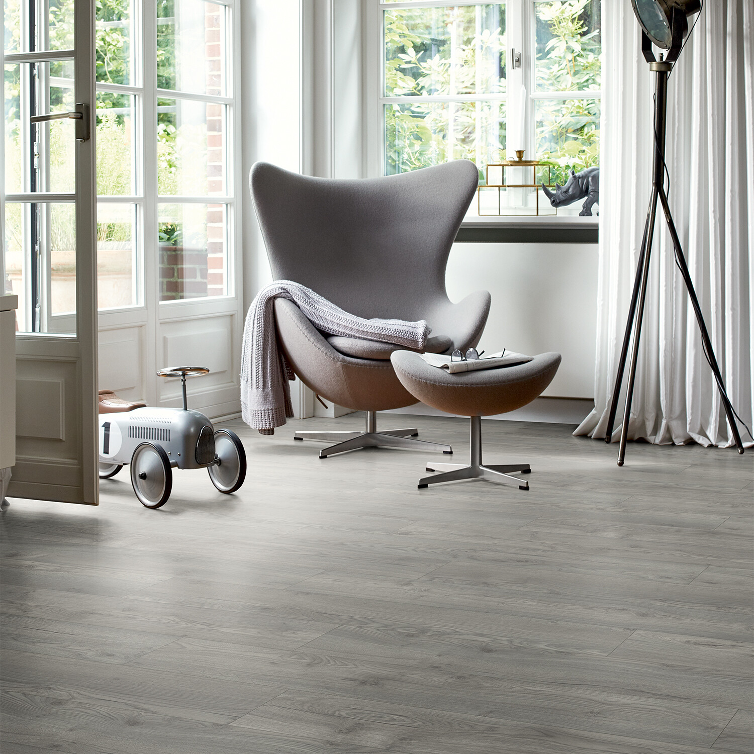 Egger 7mm Laminate Flooring Sample Grey Avery Oak Image 2