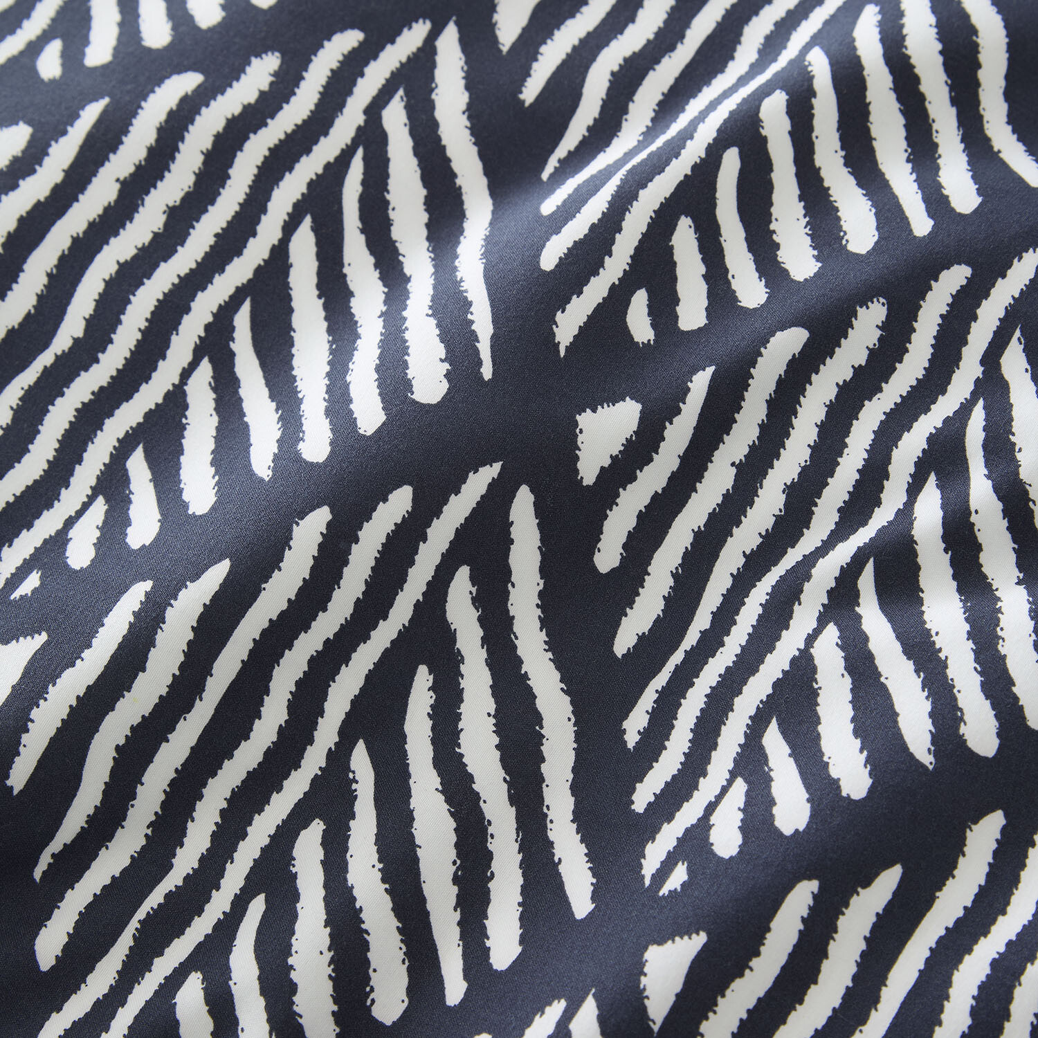 Artemis Navy King Size Duvet Set Image 5