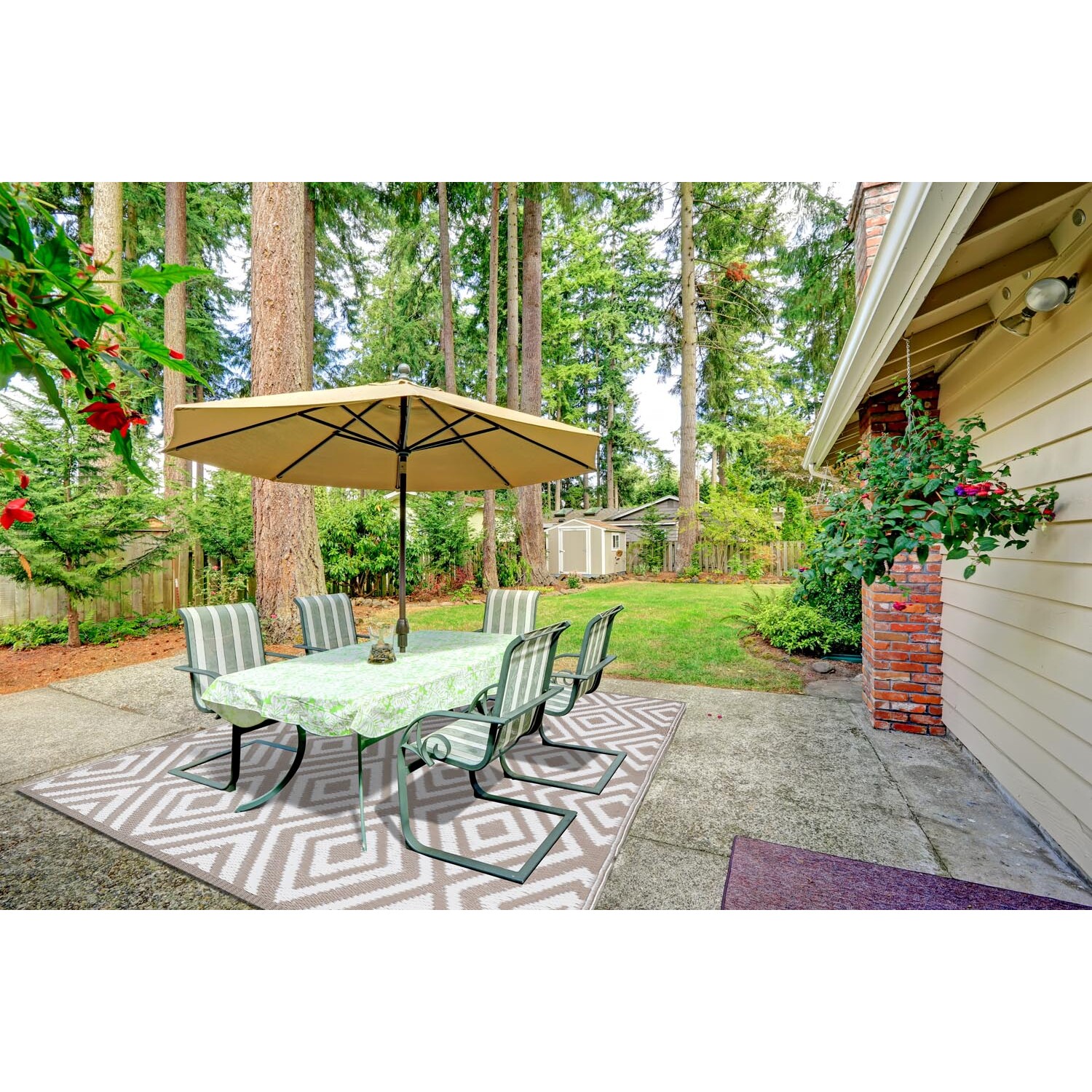 Diamond Outdoor Rug - Taupe Image 4