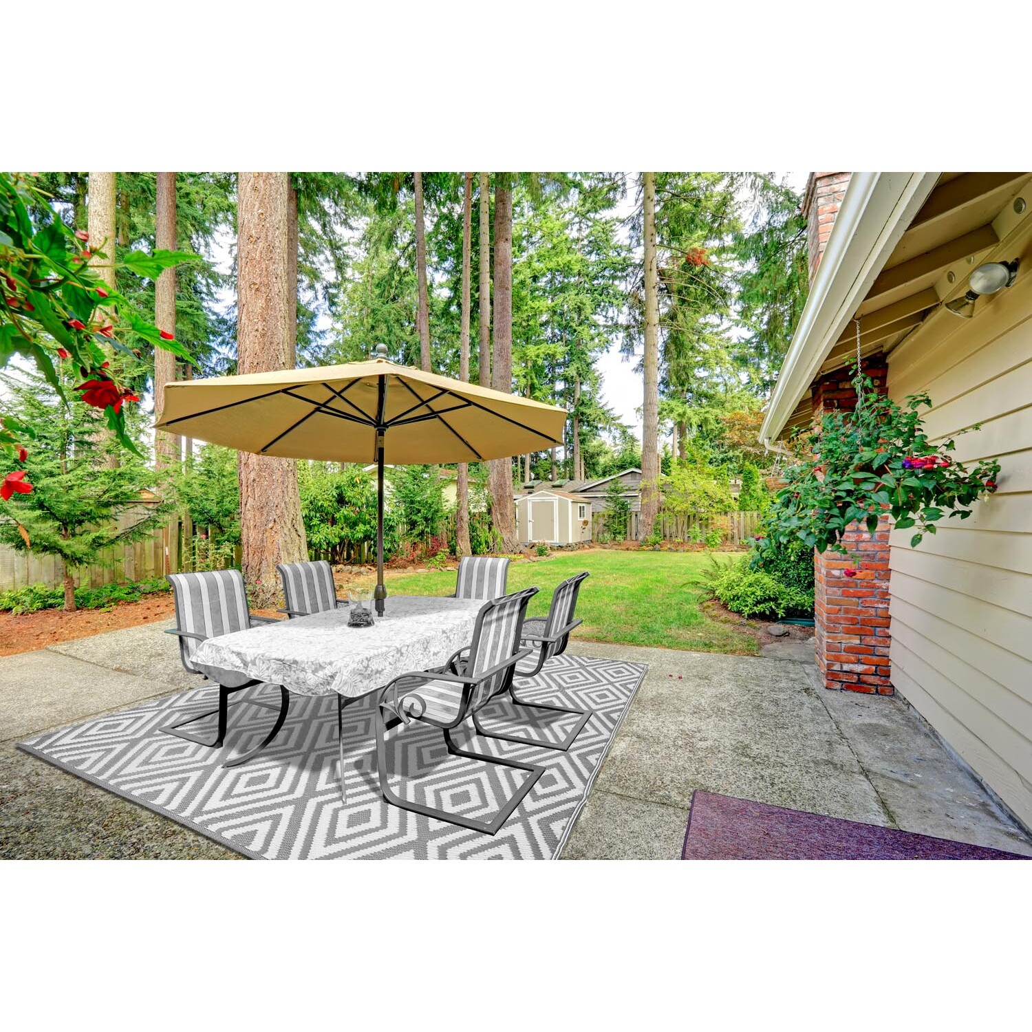 Diamond Outdoor Rug - Grey Image 4