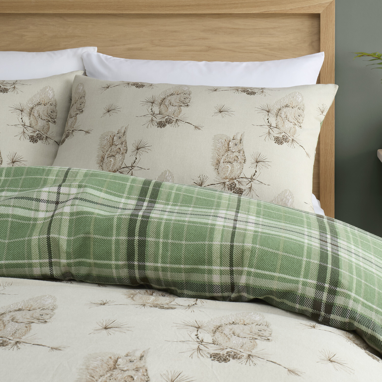 Divante Newbridge Forest Duvet Cover and Pillowcase Set - Green / Superking Image 3