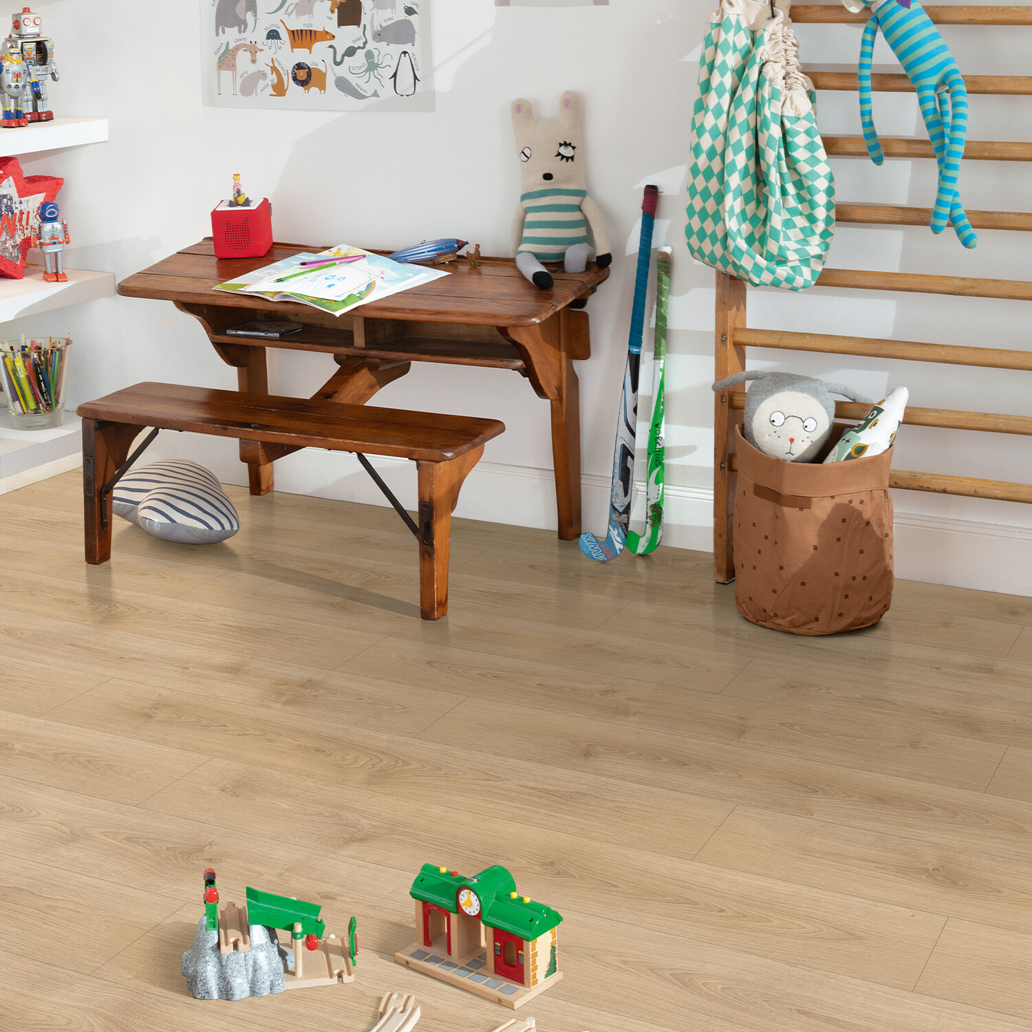 Egger 8mm Laminate Flooring Sample Sand North Oak Image 2