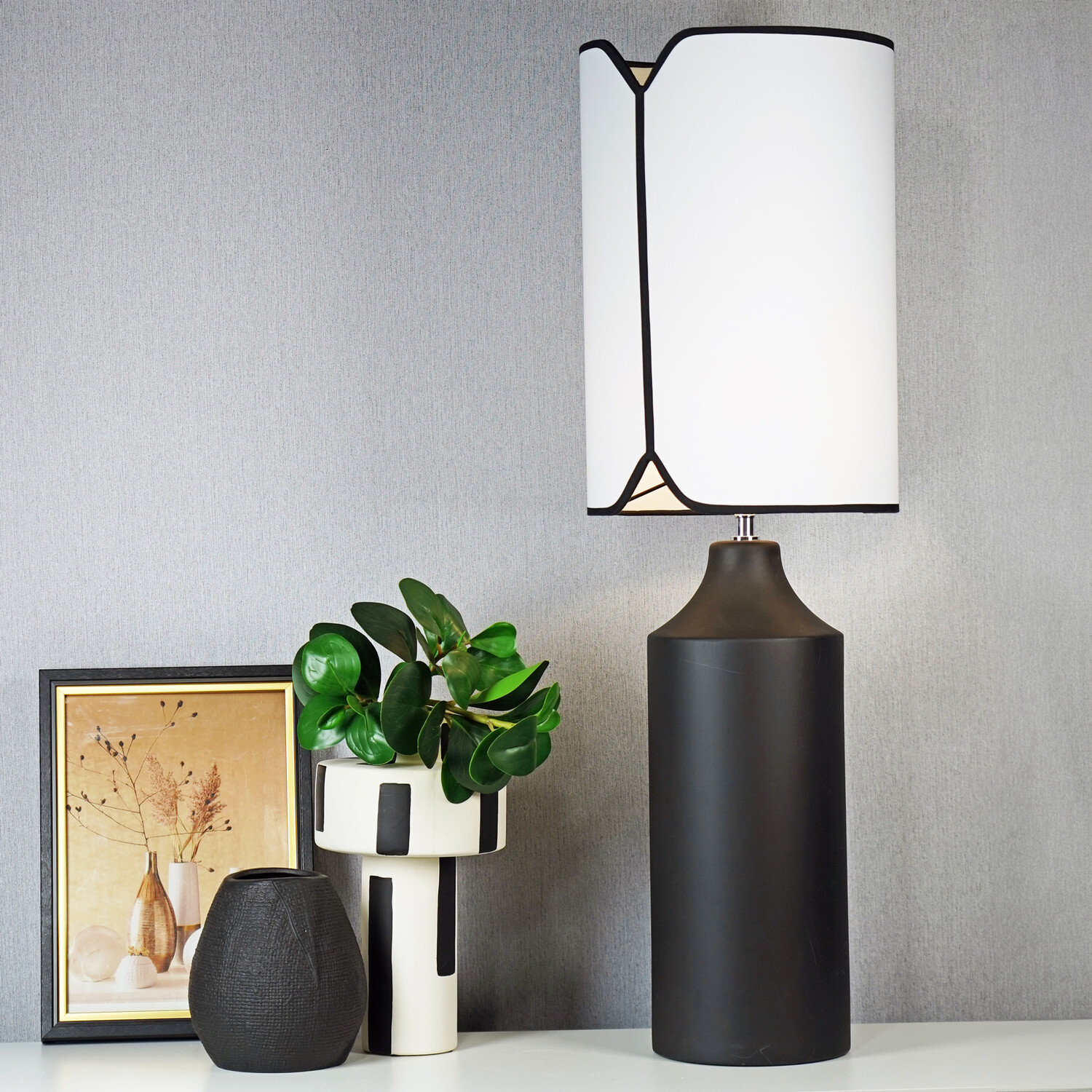 Uma Lamp Black Image 4