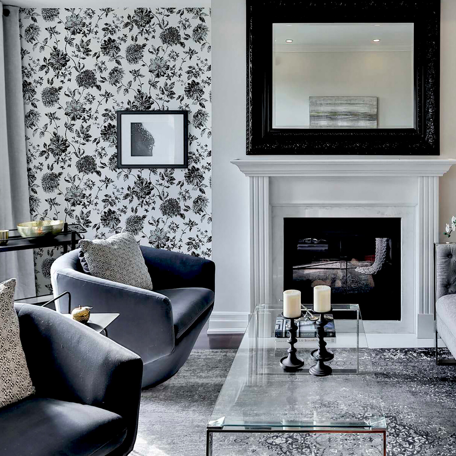 Fleur Mono Wallpaper - Monochrome Image 3