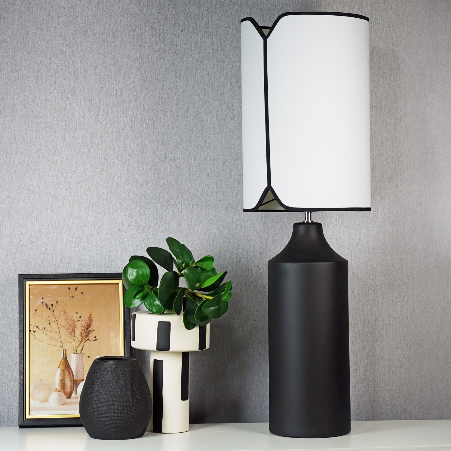 Uma Lamp Black Image 12