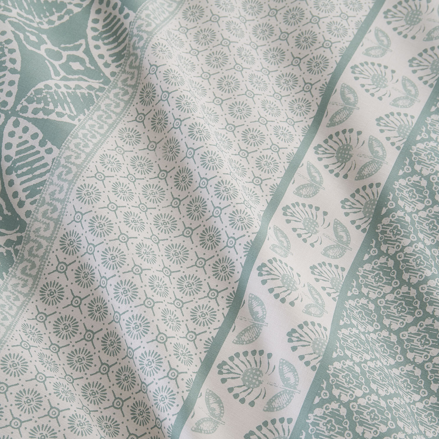 Elora Print Duvet Set Sage King Image 4
