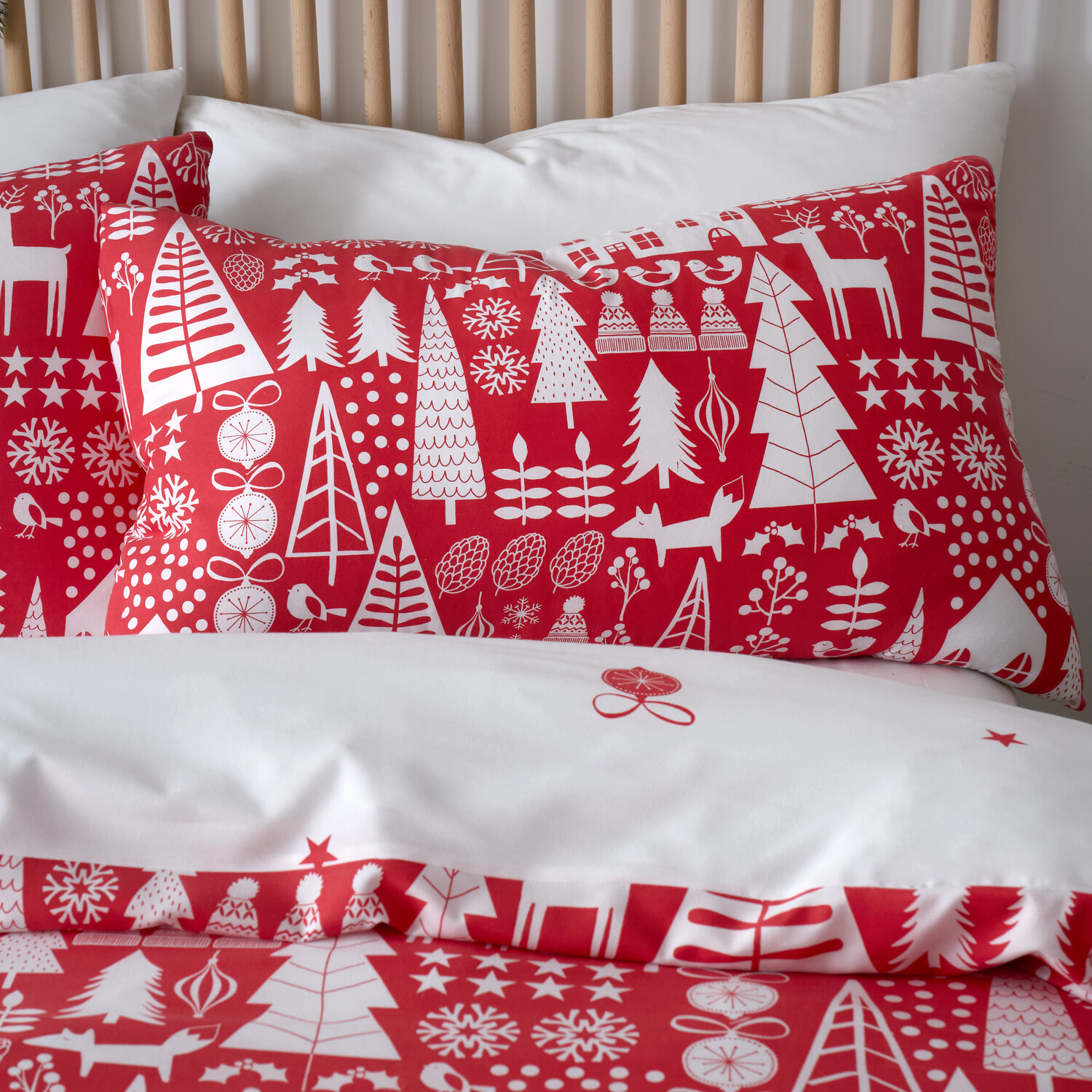 Christmas Houses Duvet Set - Red / King Image 3