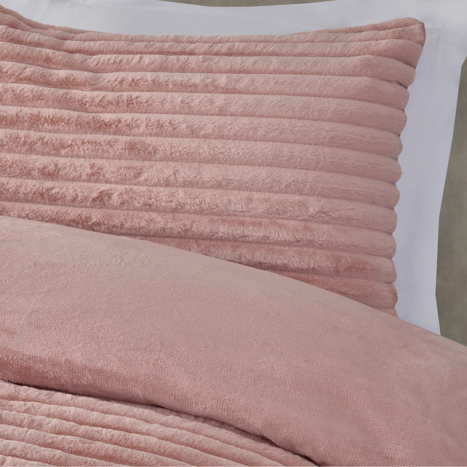 Colorado Faux Fur Duvet Set Blush Single Image 2