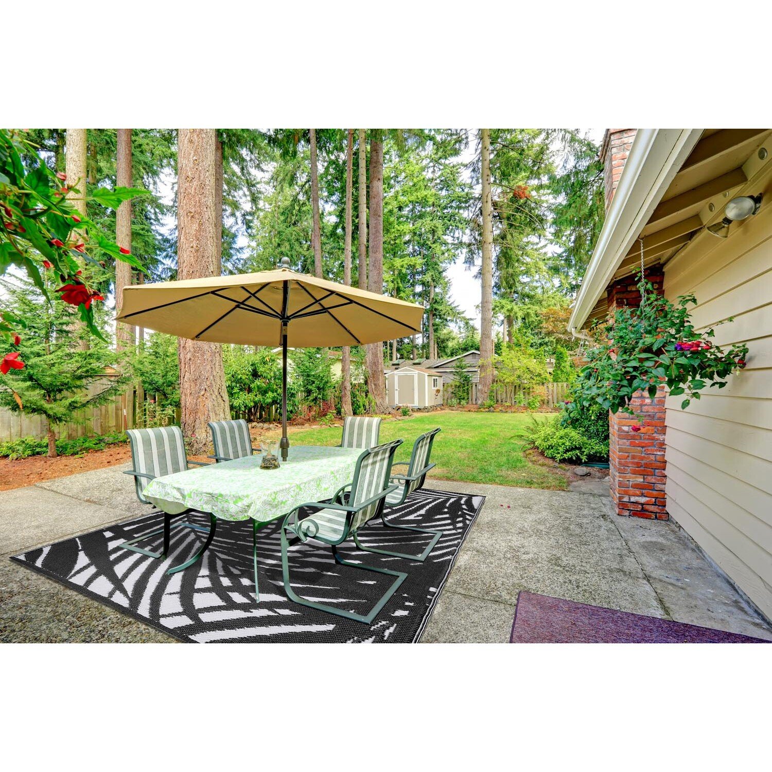 Tropical Leaf Outdoor Rug - Black Image 4