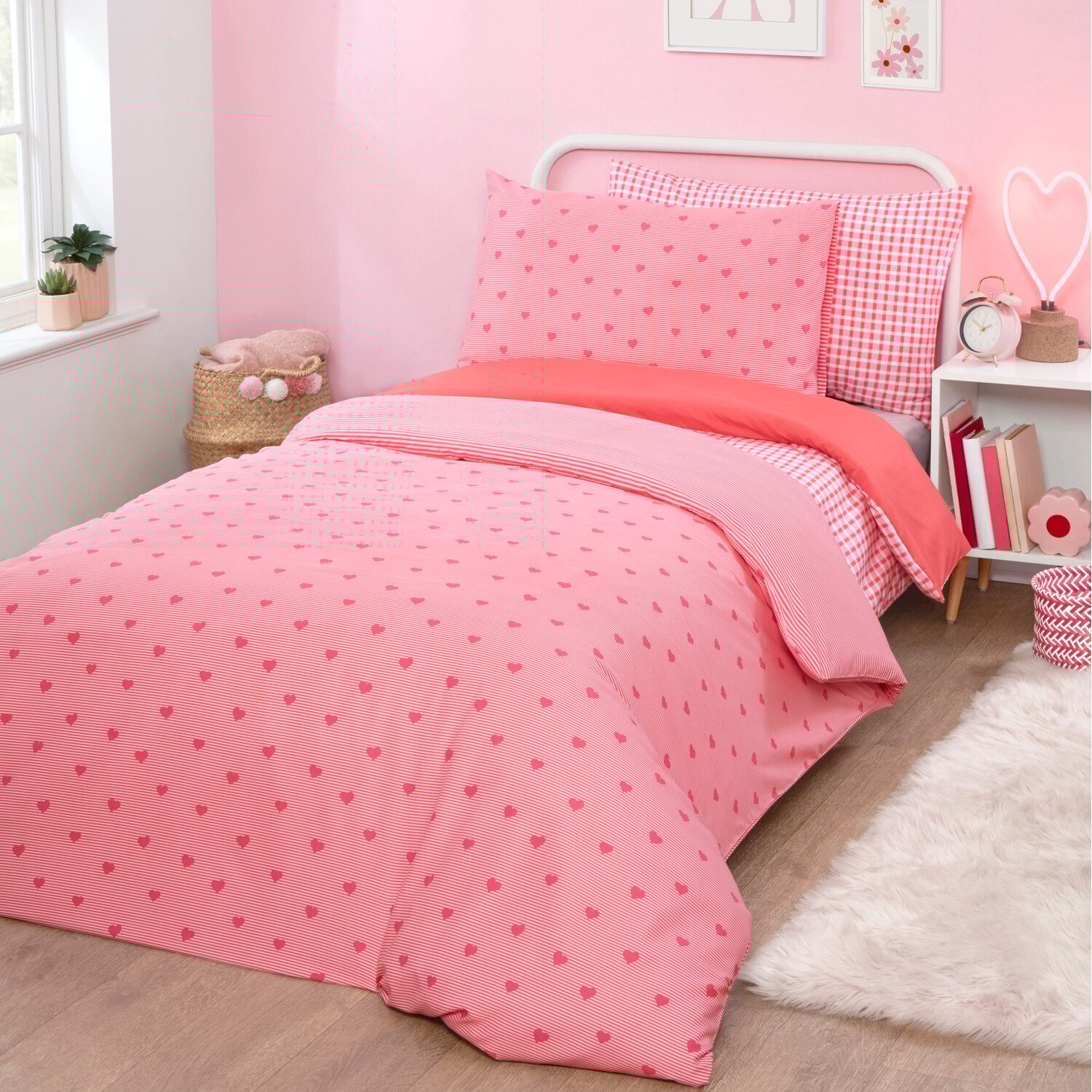 Pack of 2 Hearts Duvet Sets - Pink Image 2