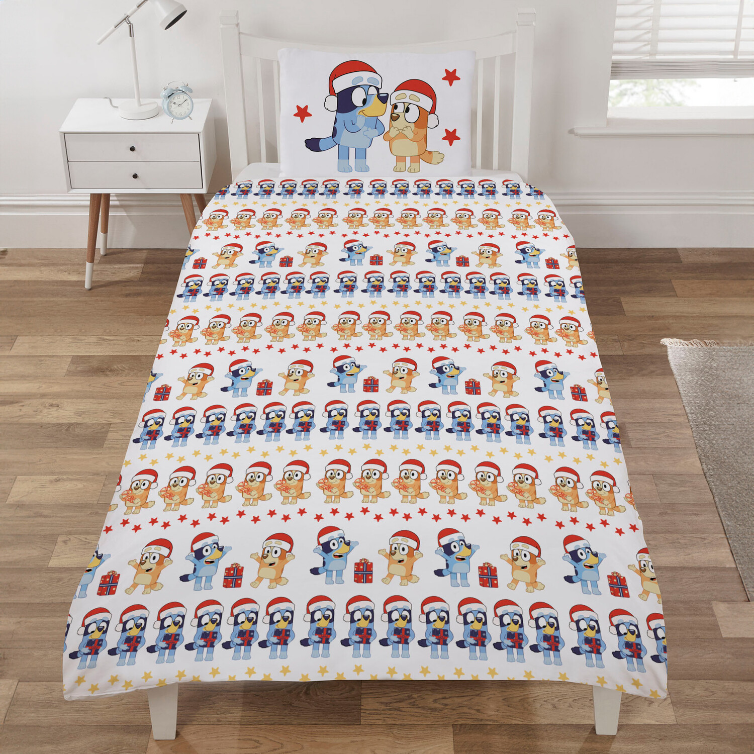 Bluey Festive Stars Duvet Set Red and White Image 2