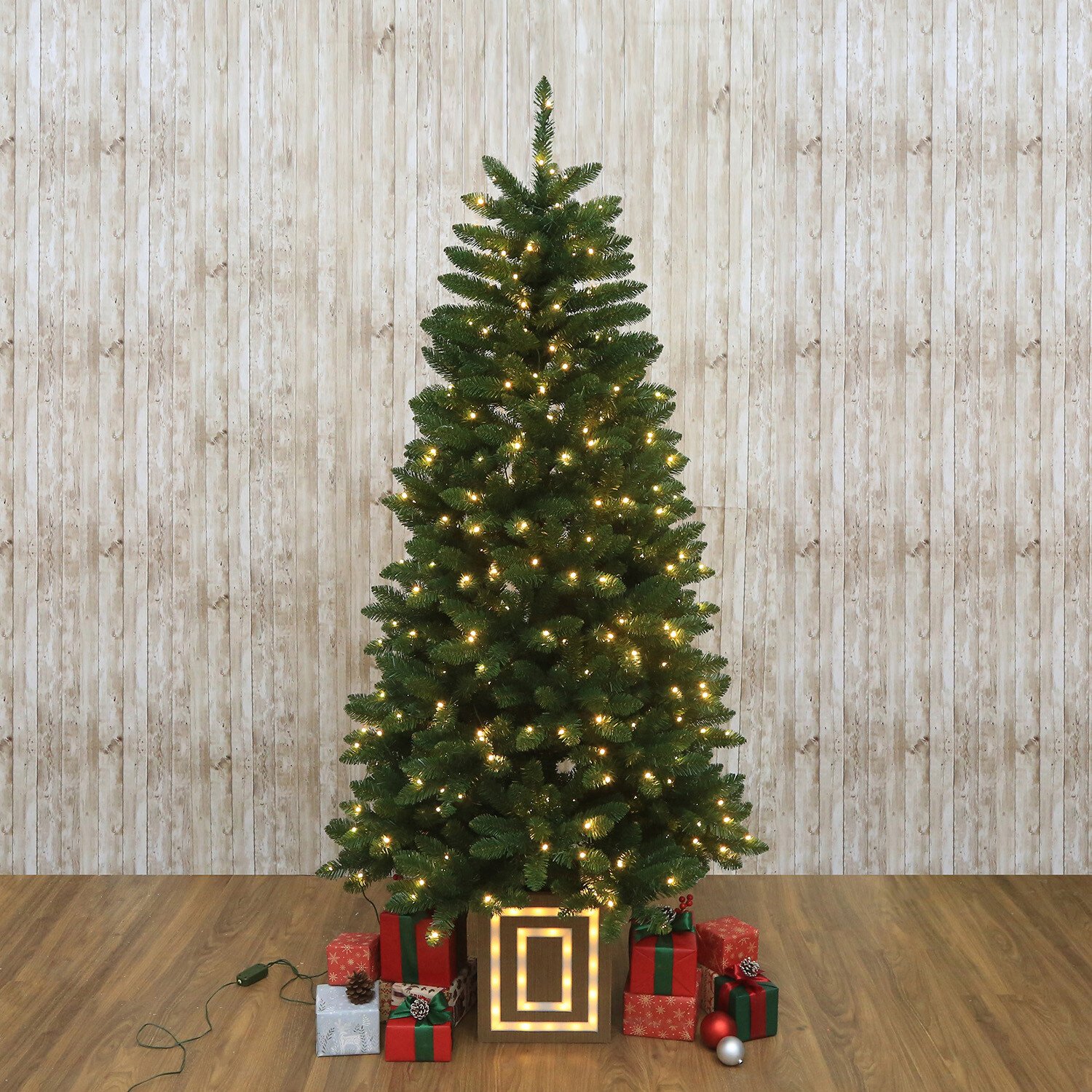 Majestic Pre Lit Tree 6.5ft Image 4