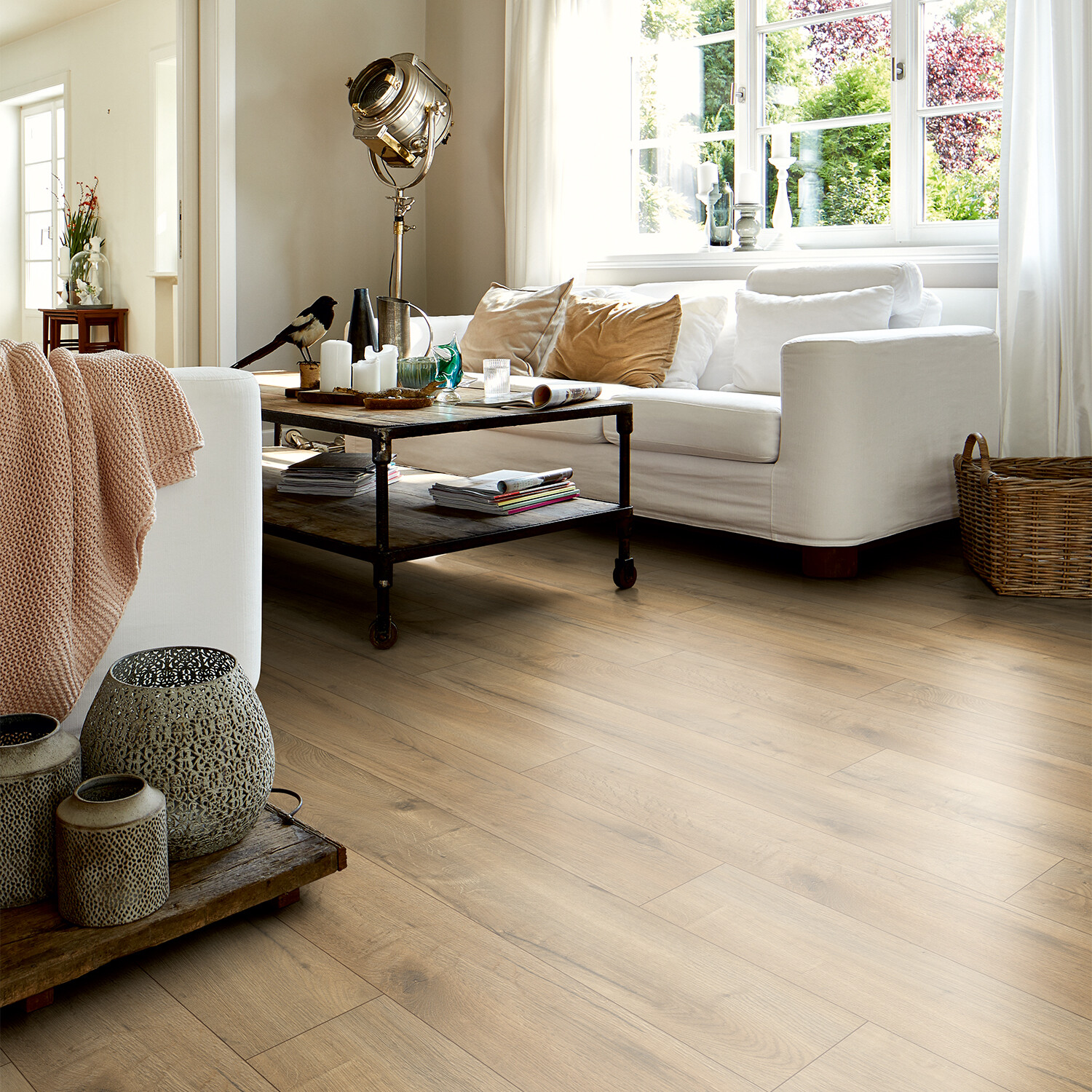 Egger 8mm Laminate Flooring Sample Brown Loja Oak Image 2