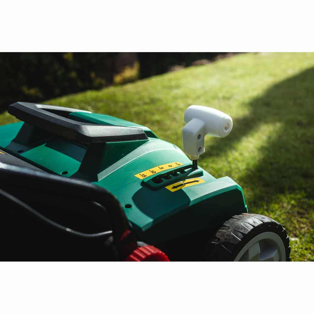 Webb WEESR 1500W Electric Scarifier Image 2