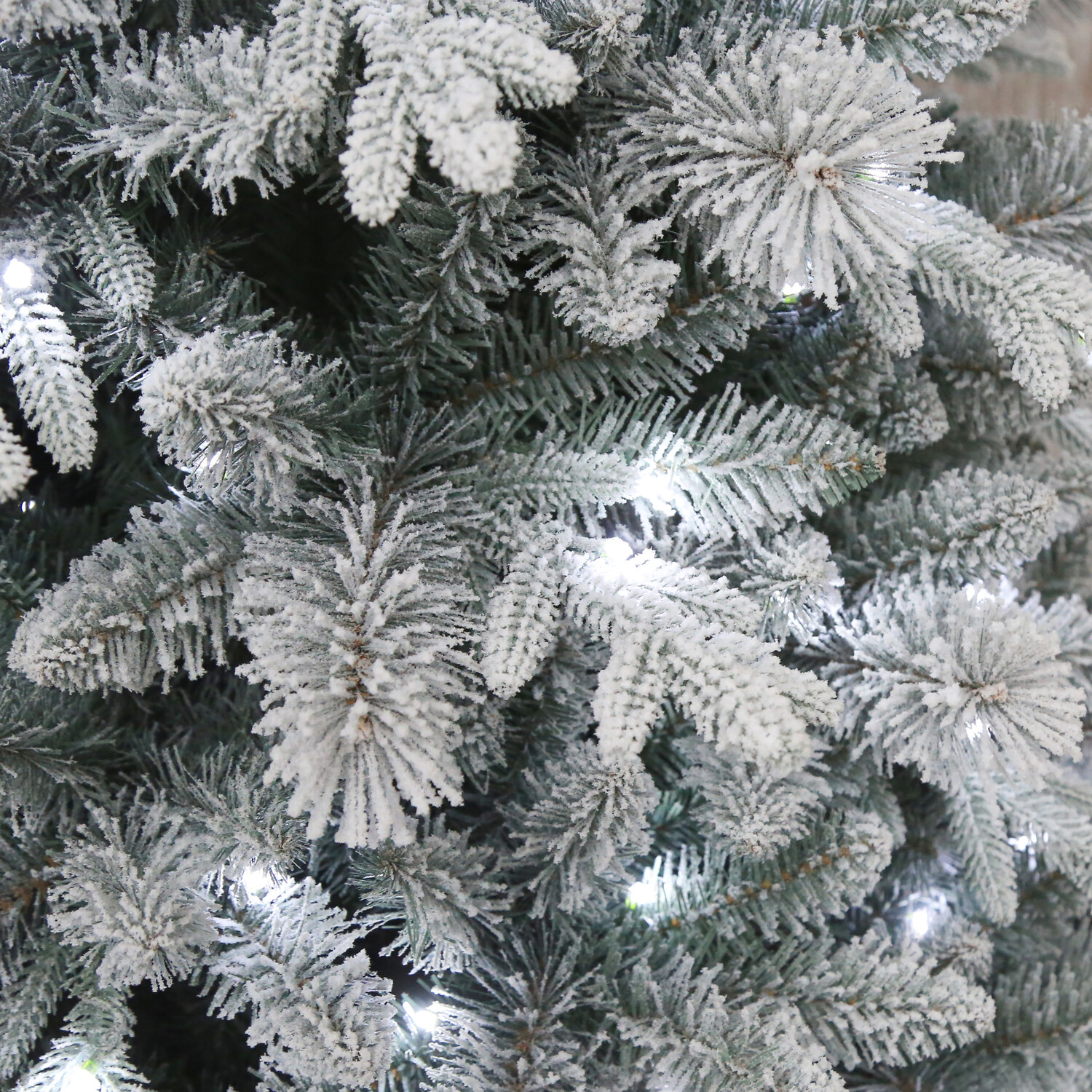 Baroness Pre Lit Tree 6.5ft Image 4