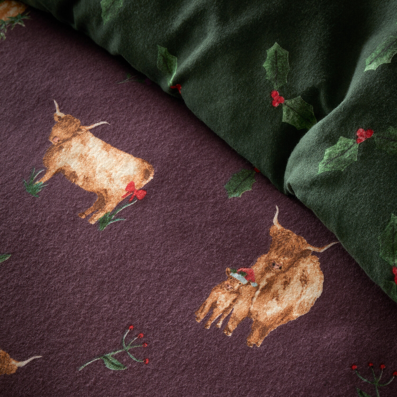 Christmas Highland Cows Duvet Set Burgundy and Green Superking Image 4