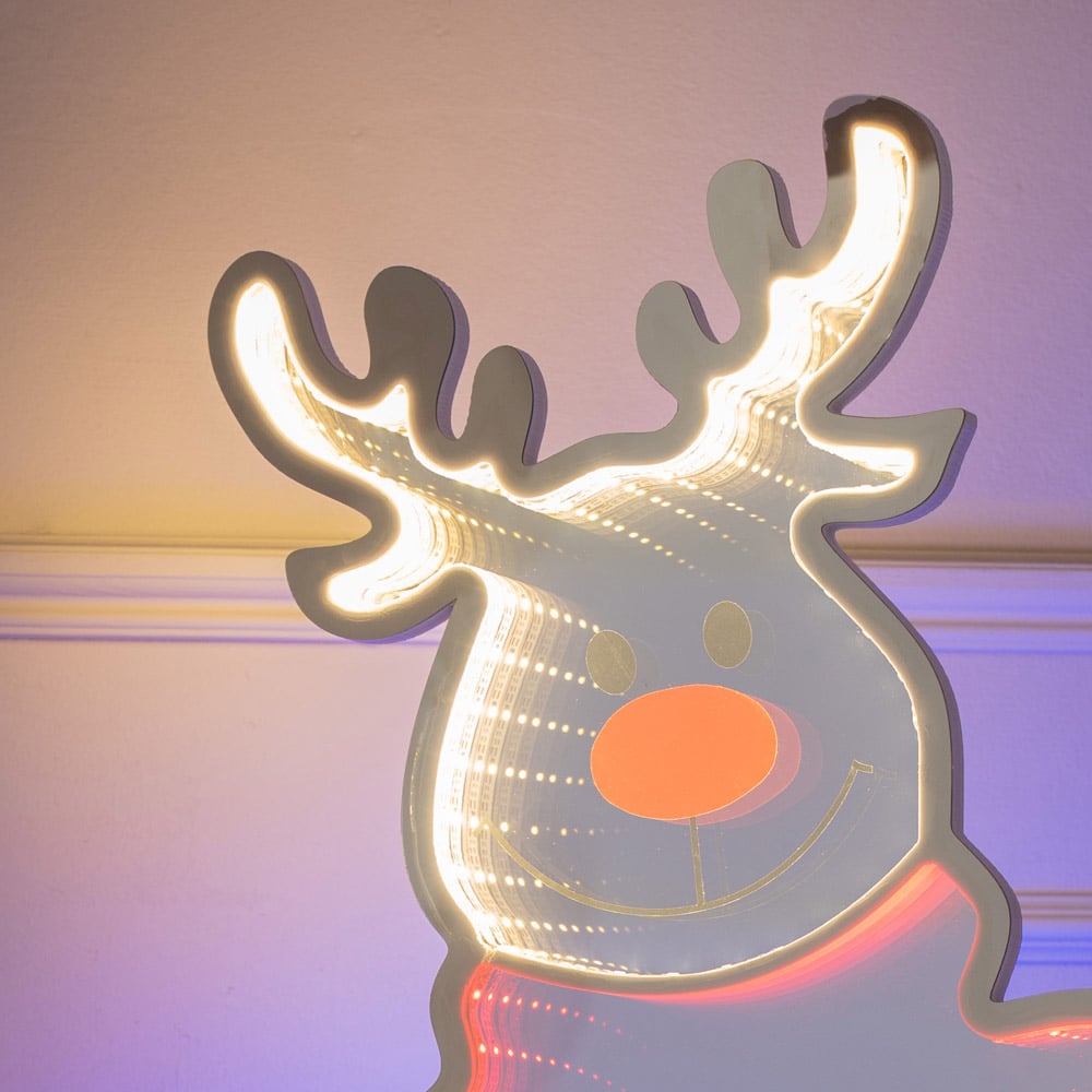 ValueLights Ronnie Reindeer Infinity Style LED Christmas Decoration Image 3